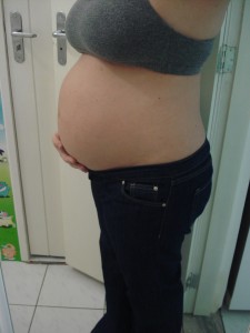 Curva uterina de 35 semanas e 1 dia = 36cm...Tem nada de pequena minha barriga, viu, pessoal?!